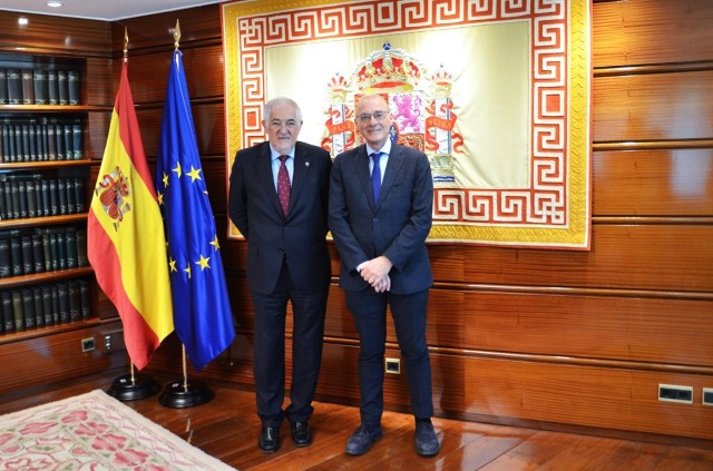 El Presidente del TC recibe a un Magistrado del Tribunal Supremo de Casación de Italia